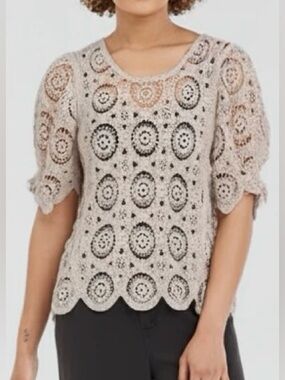 Solitaire Beige Crochet Short Sleeve Top - Scalloped Hem